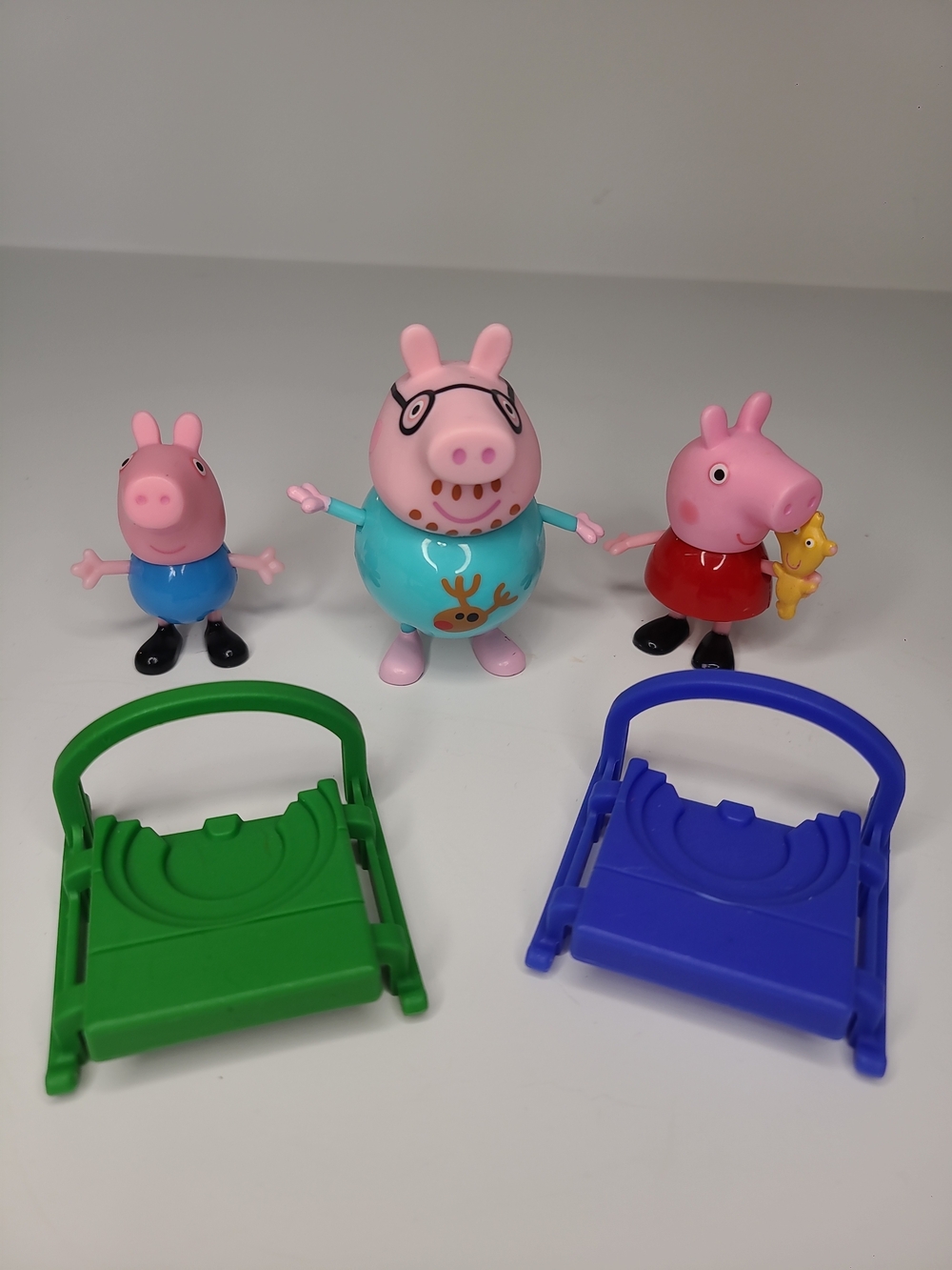 Peppa Pig Winter Sledding